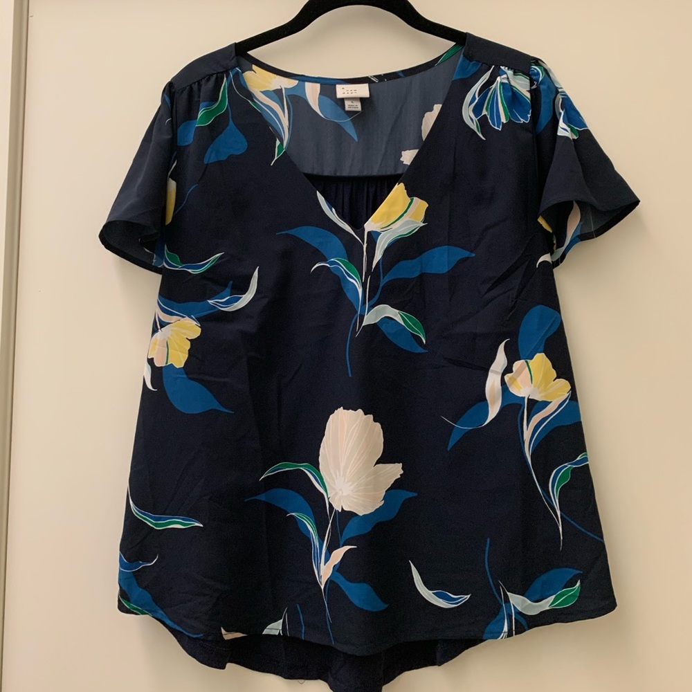 Floral V-neck blouse